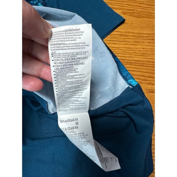 Under Armour Open Back/Cutout Fitted Heat Gear Reflective Top Women's Size L - Picture 7 of 10